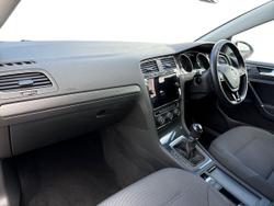 Volkswagen Golf Photo 2