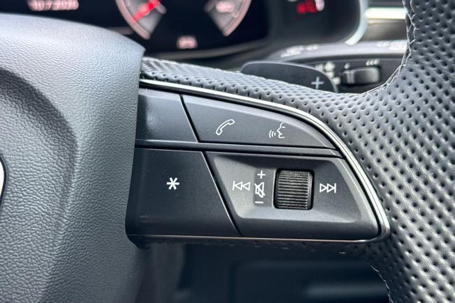 AUDI Q7 Photo 17