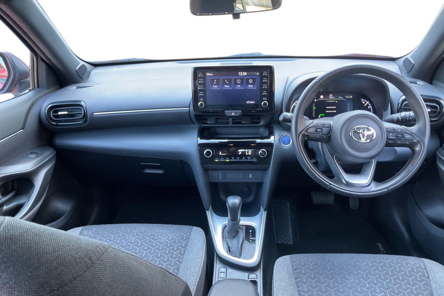 Toyota YARIS CROSS Photo 9