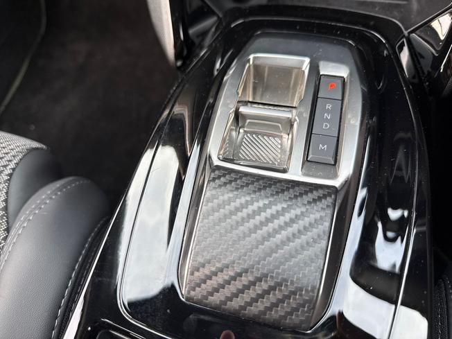 PEUGEOT 208 Photo 31