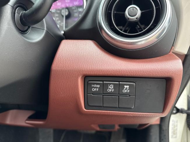 MAZDA MX-5 Photo 26