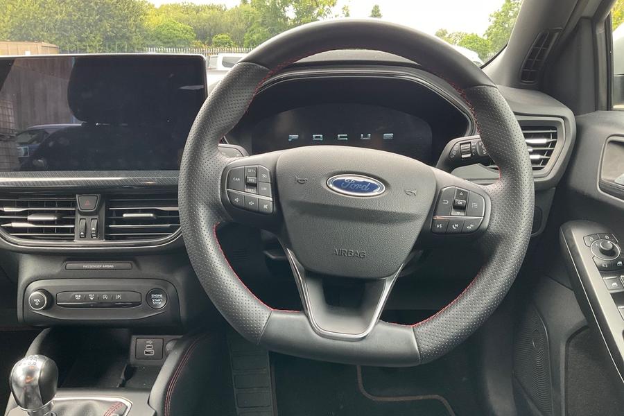 Ford Focus Photo autoimg-bd96d23492b40deeef0fd0d785bb7464db40fd45.jpg