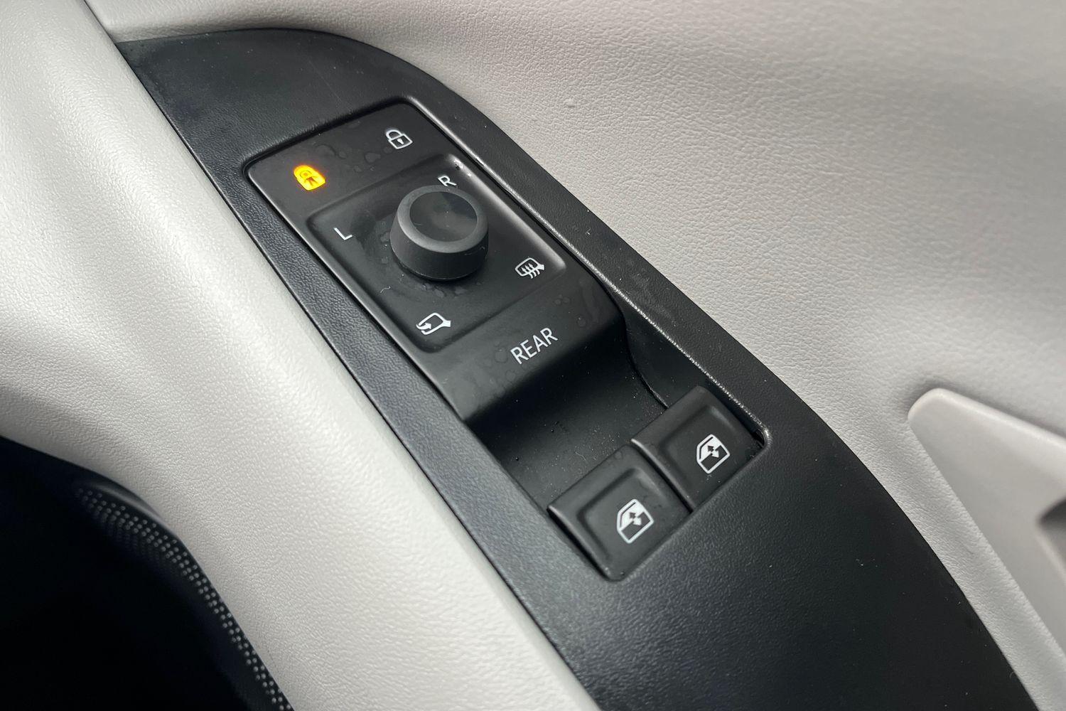 Ford Explorer Photo 15