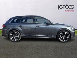 AUDI Q7 Photo 4