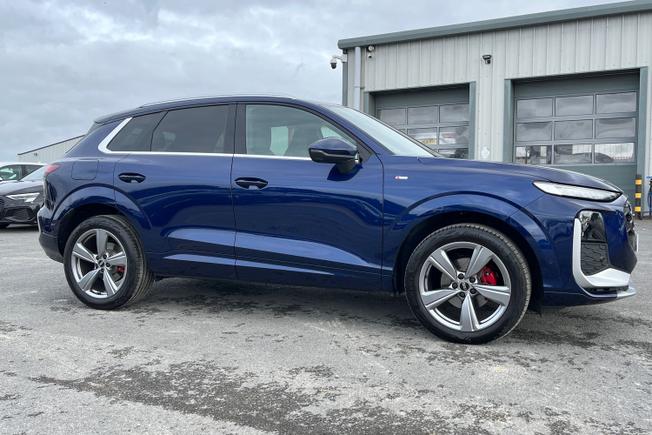 AUDI Q3 Photo 24