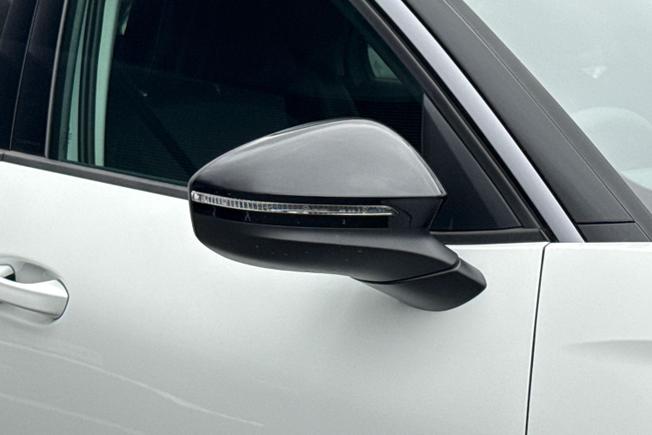VOLKSWAGEN T-Roc Photo 20