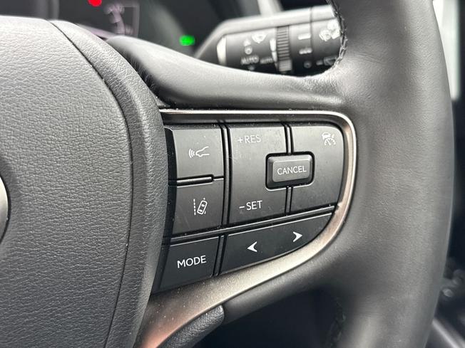 LEXUS Ux Photo 17