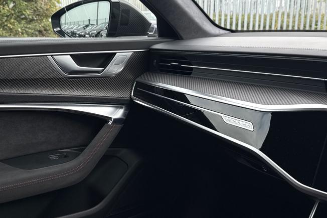 AUDI RS6 Avant Photo 43