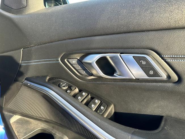 BMW 3 Series Photo 29