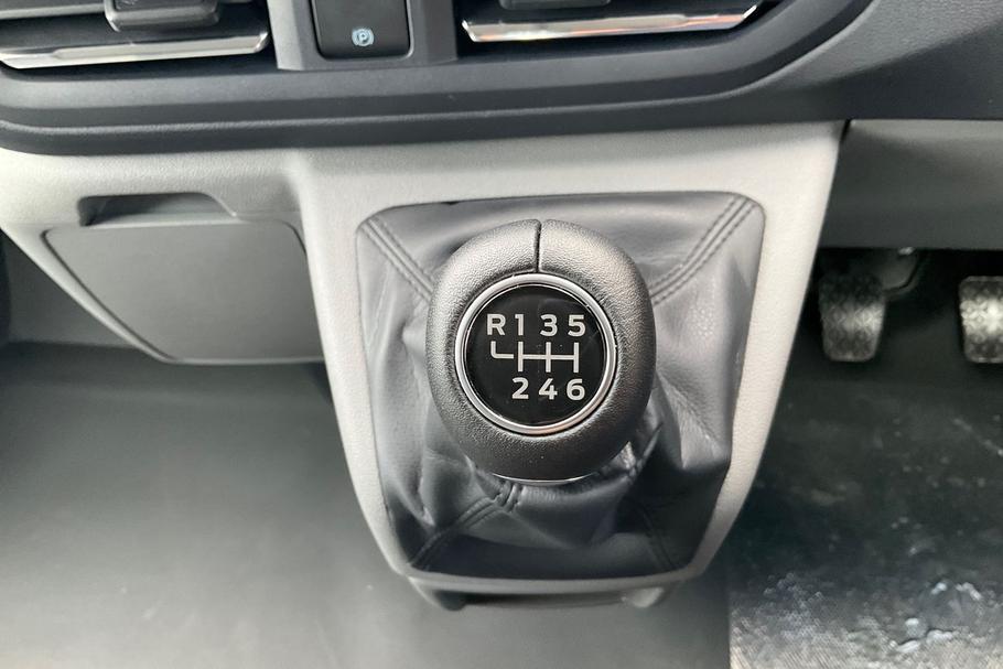 Used Ford TRANSIT CUSTOM KMZ9877 28