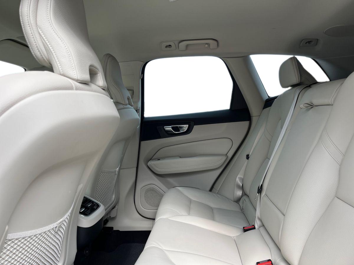 Volvo XC60 Photo 3