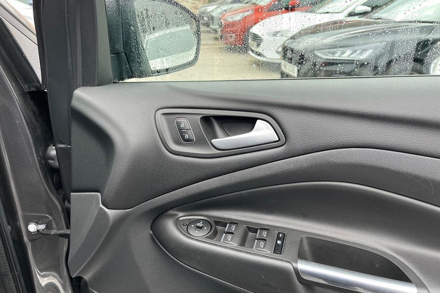 Ford KUGA Photo autoimg-bdb5a166aaaa9c0b440ee462861221c1ab8eaebf.jpg