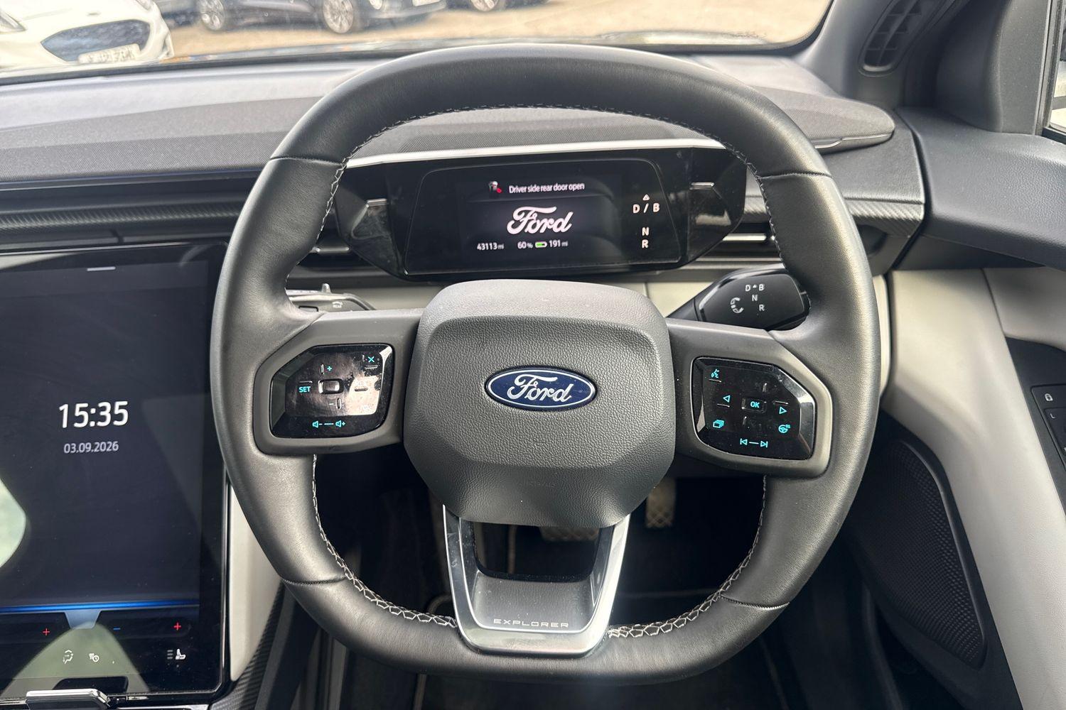 Ford Explorer Photo 11