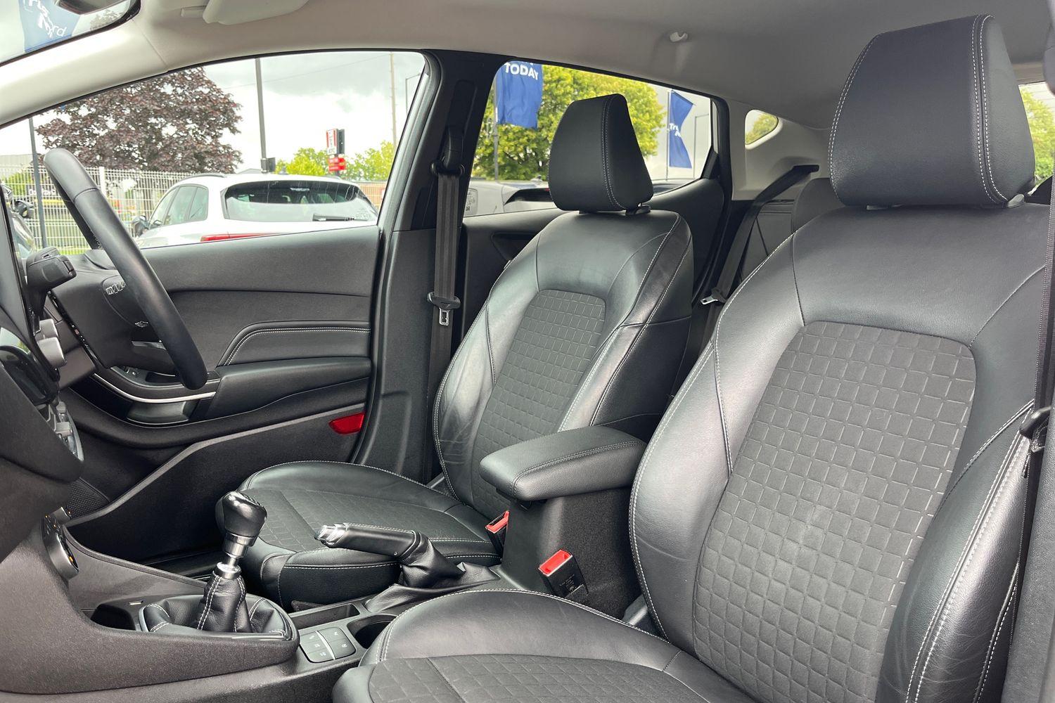 Ford Fiesta Photo 18