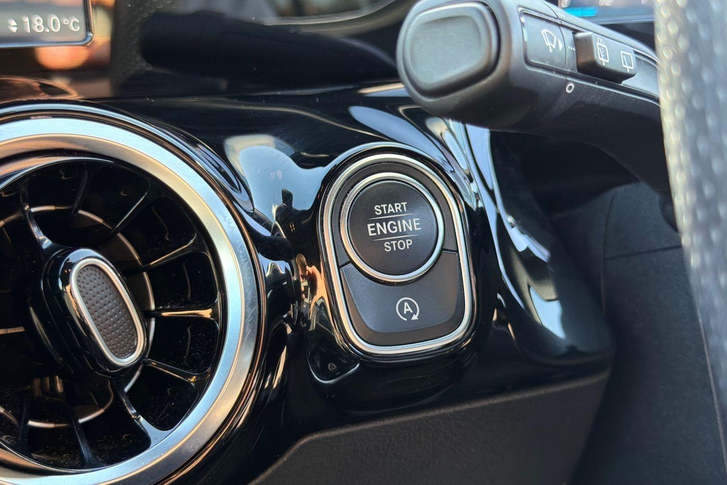 Mercedes-Benz GLA Photo 27
