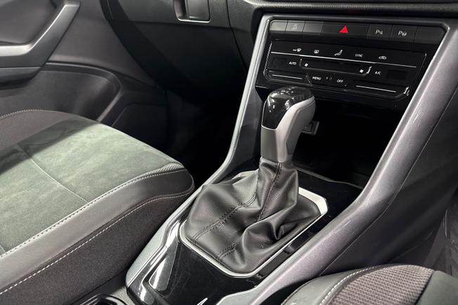 VOLKSWAGEN T-Roc Photo 23