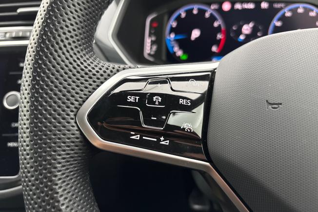 VOLKSWAGEN Tiguan Photo 16