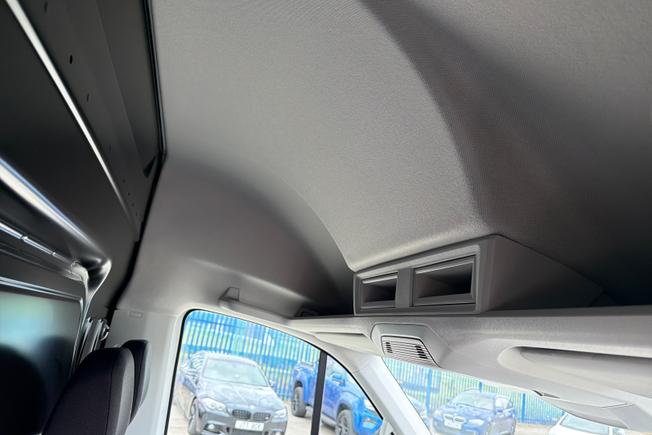 VOLKSWAGEN Crafter Photo 40