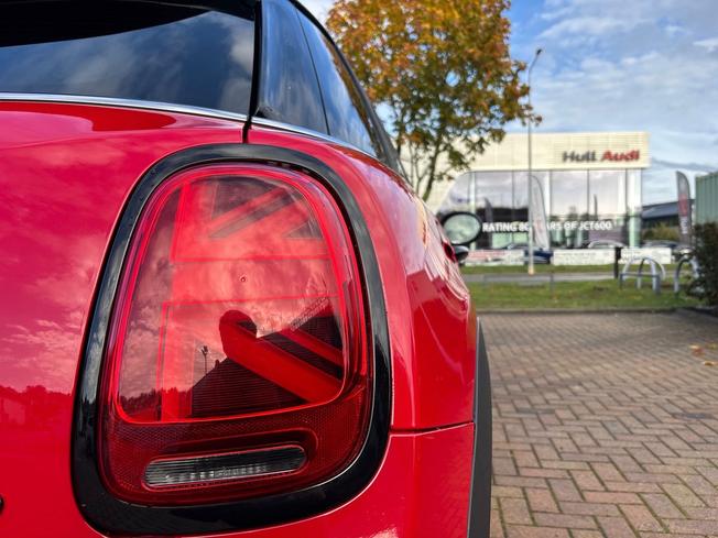 MINI Hatch Photo 18
