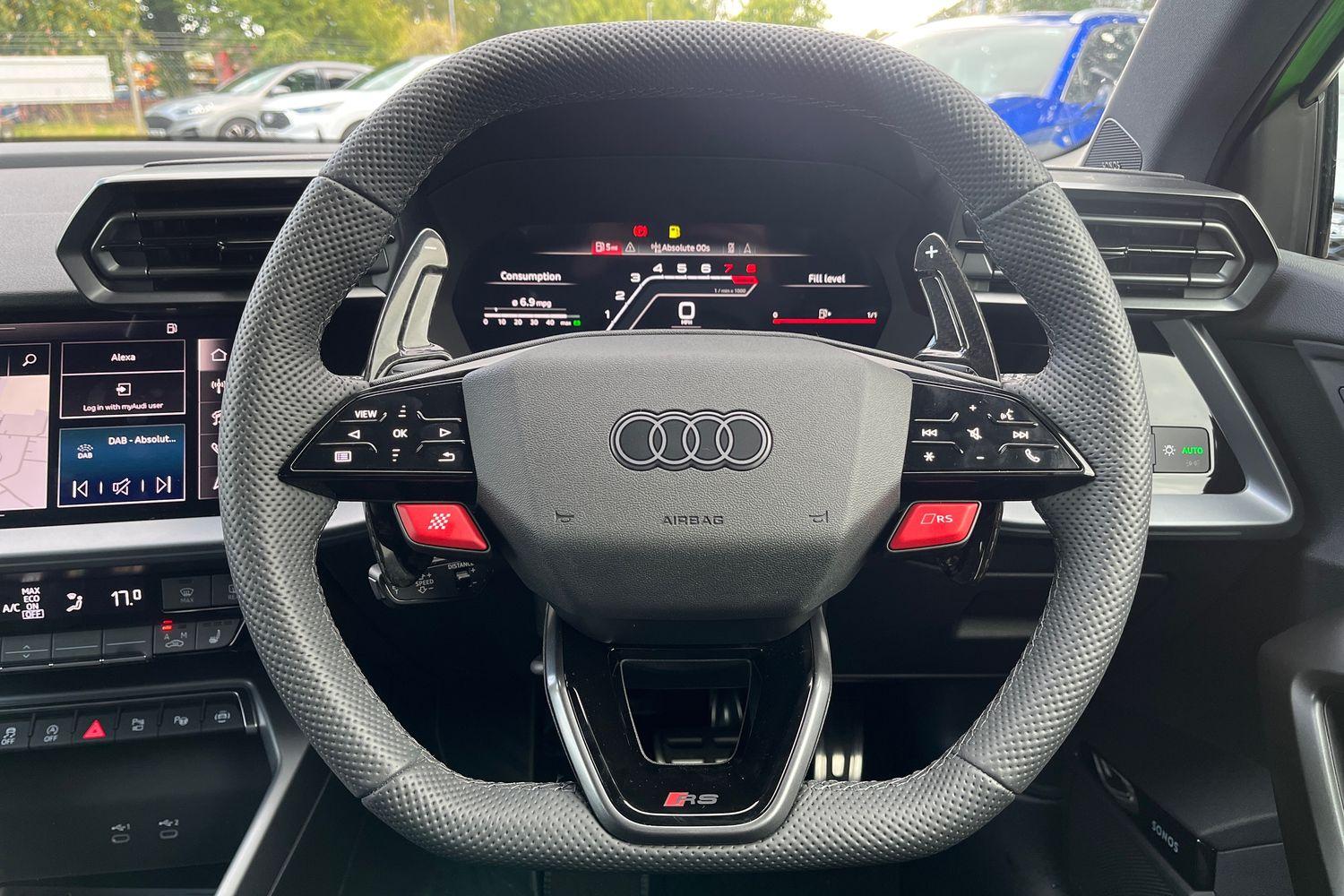 Audi RS3 Photo 11