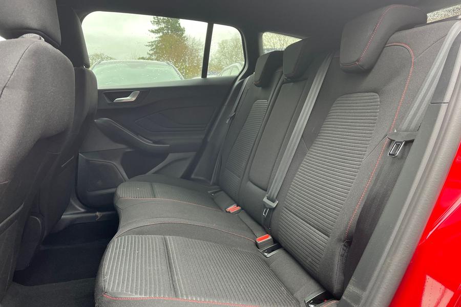 Ford Focus Photo autoimg-bde18ad9cec3e375bc63956b18deb652bf6d32e0.jpg