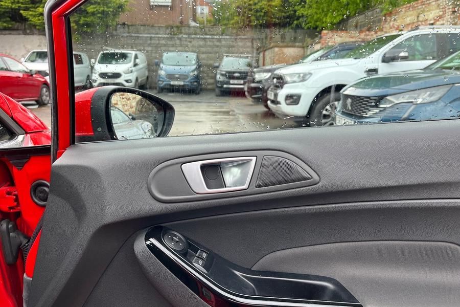 Ford FIESTA Photo autoimg-bde4a97b4d4b239d2afb78d145109e1f012264ff.jpg