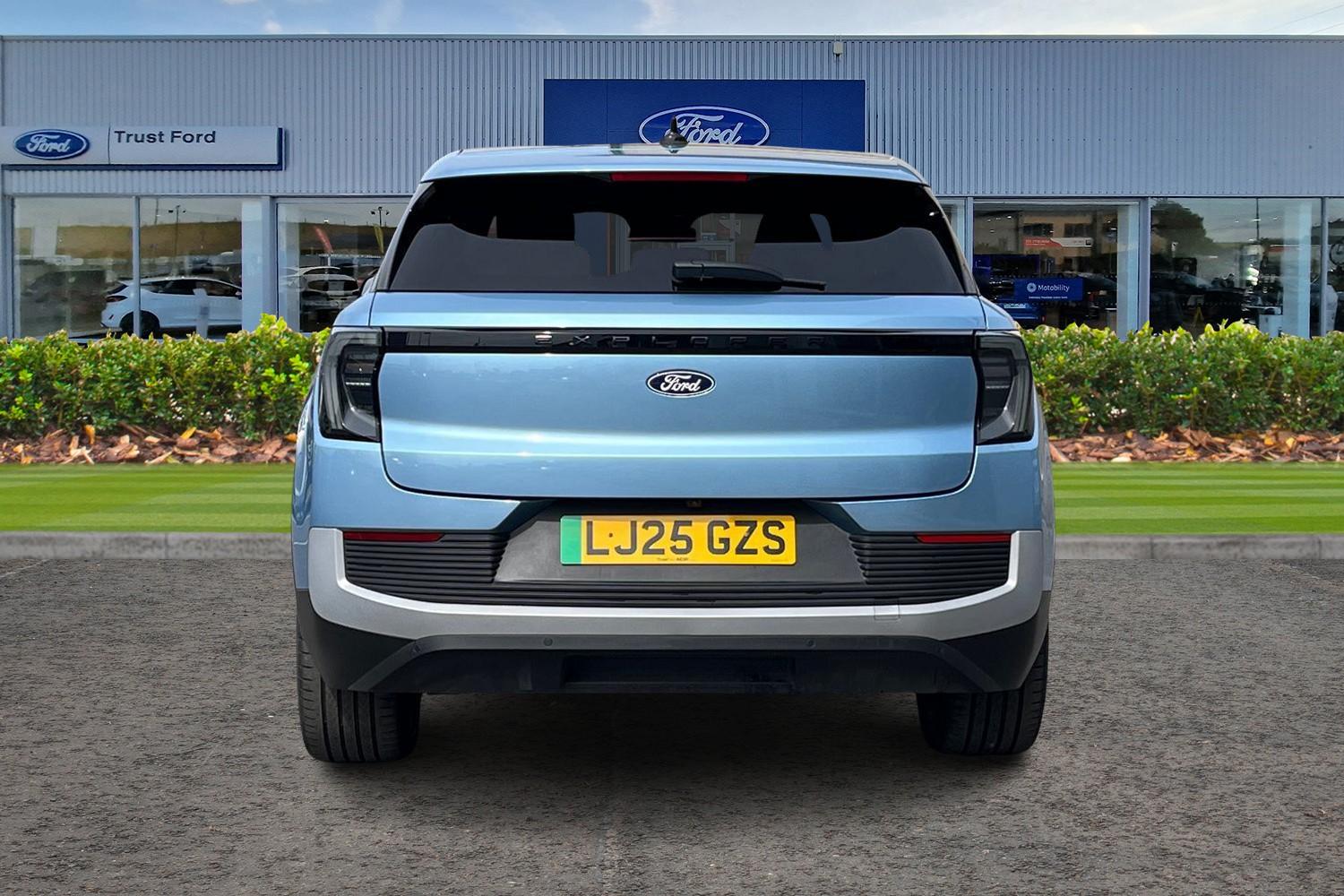 Ford Explorer Photo 6