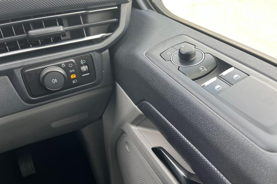 Ford TRANSIT CUSTOM Photo autoimg-bdedd75ac6201e5f5996187350b12fd59825cc00.jpg