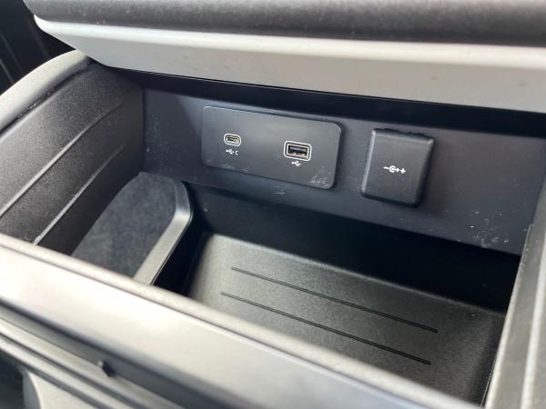 Land Rover Defender 110 Photo autoimg-bdee482679a2fe3cf92560b58a4408684e27443a.jpg
