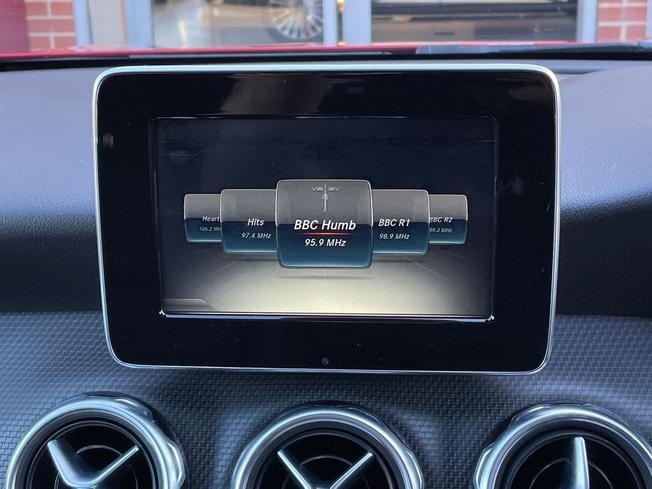 MERCEDES-BENZ GLA Photo 13
