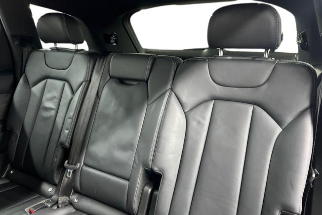 Audi Q7 Photo 9