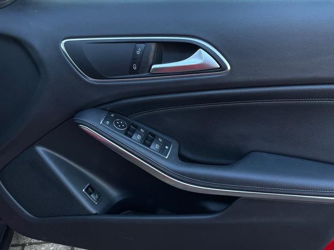 MERCEDES-BENZ GLA Photo 29