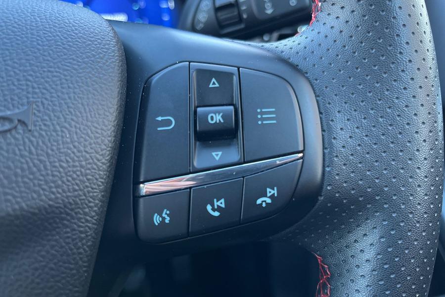 Ford FOCUS Photo autoimg-bdf86f7f81d9489942f1a098ceb4bc7351be0417.jpg