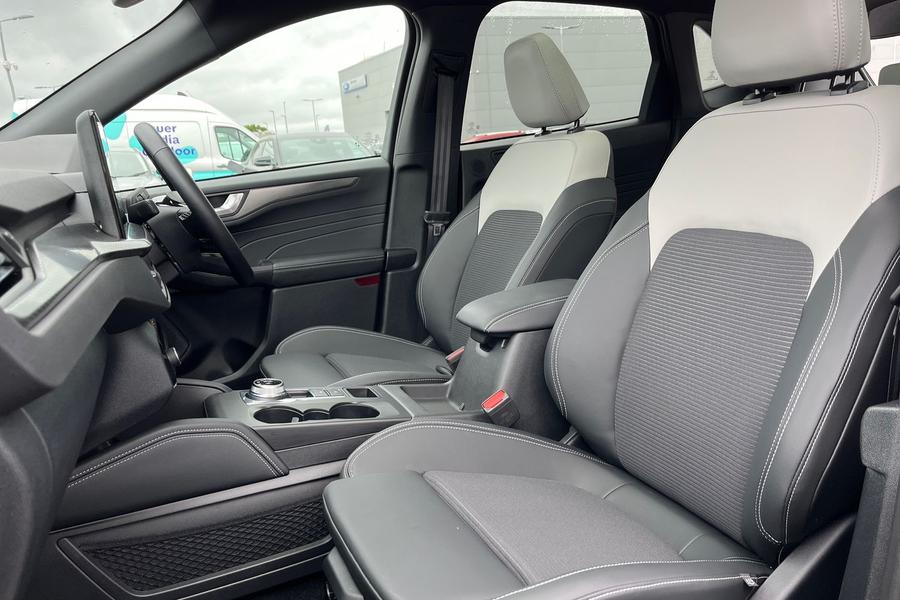 Ford KUGA Photo autoimg-bdf8b406b4131f6fbfc2503a1f7365a201954a91.jpg