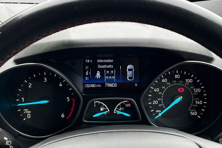 Ford Kuga Photo autoimg-bdfd5d4d57872afb14678e792d1d8ae7b1d6a9c7.jpg
