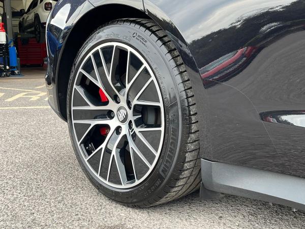 Porsche Taycan Photo autoimg-be0402145aa1d62b97e437d6cad56c8d6ad0d531.jpg
