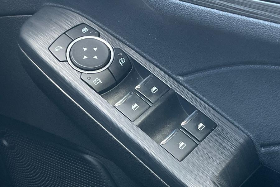 Ford KUGA Photo autoimg-be072d6e82730bb69b85a4fd57e9b5b180e0ab03.jpg