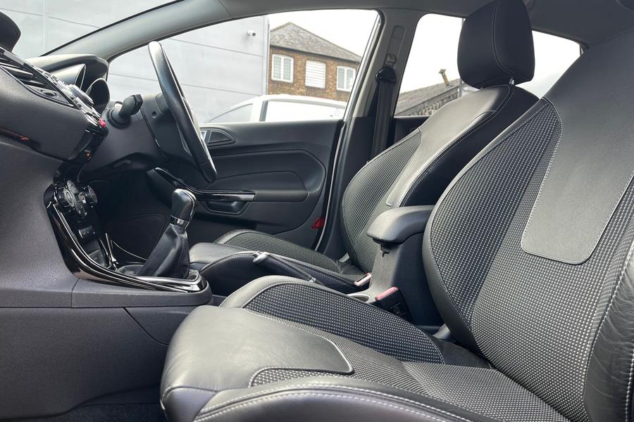 Ford FIESTA Photo autoimg-be07904479bbaec63239b3539cfc6933f7b33aca.jpg