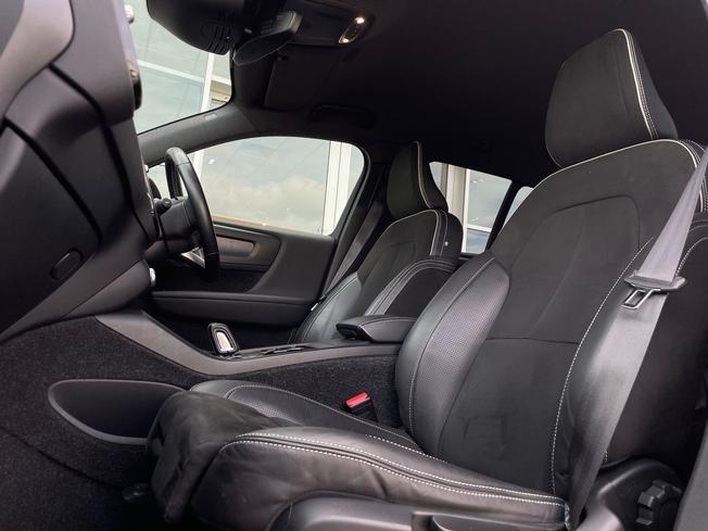 VOLVO XC40 Photo 35