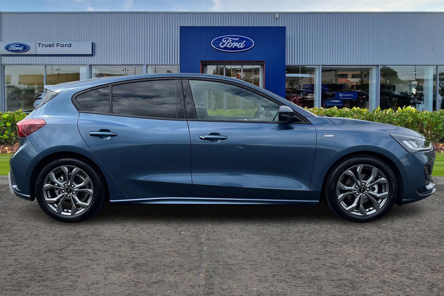 Ford FOCUS Photo 2
