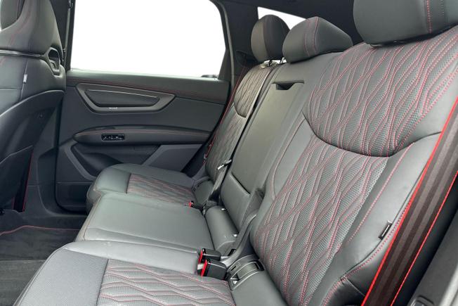 AUDI Q7 Photo 9