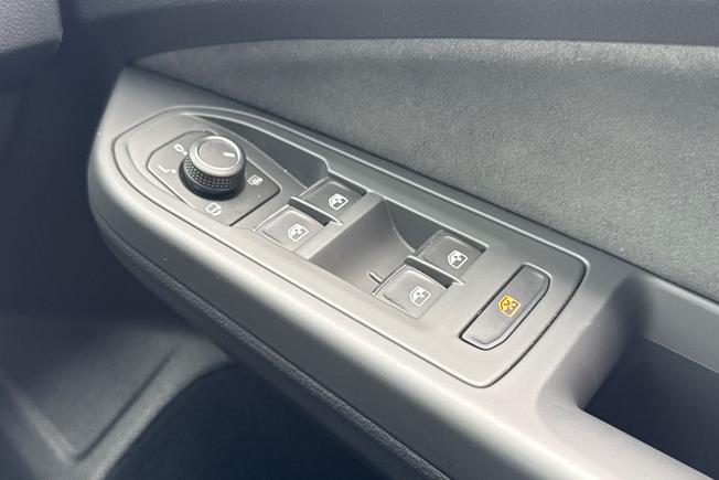 VOLKSWAGEN Golf Photo 44
