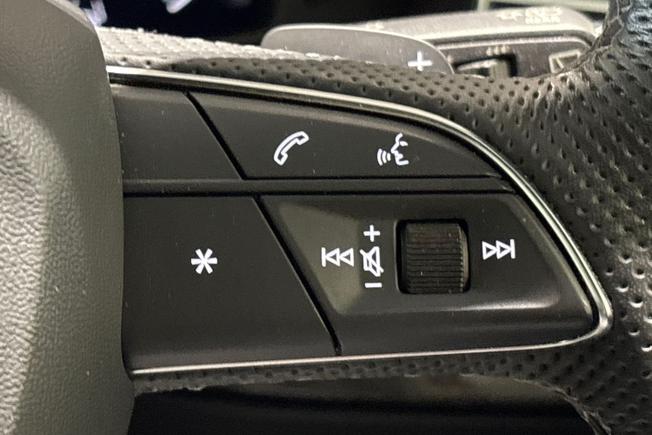 AUDI Q8 Photo 17