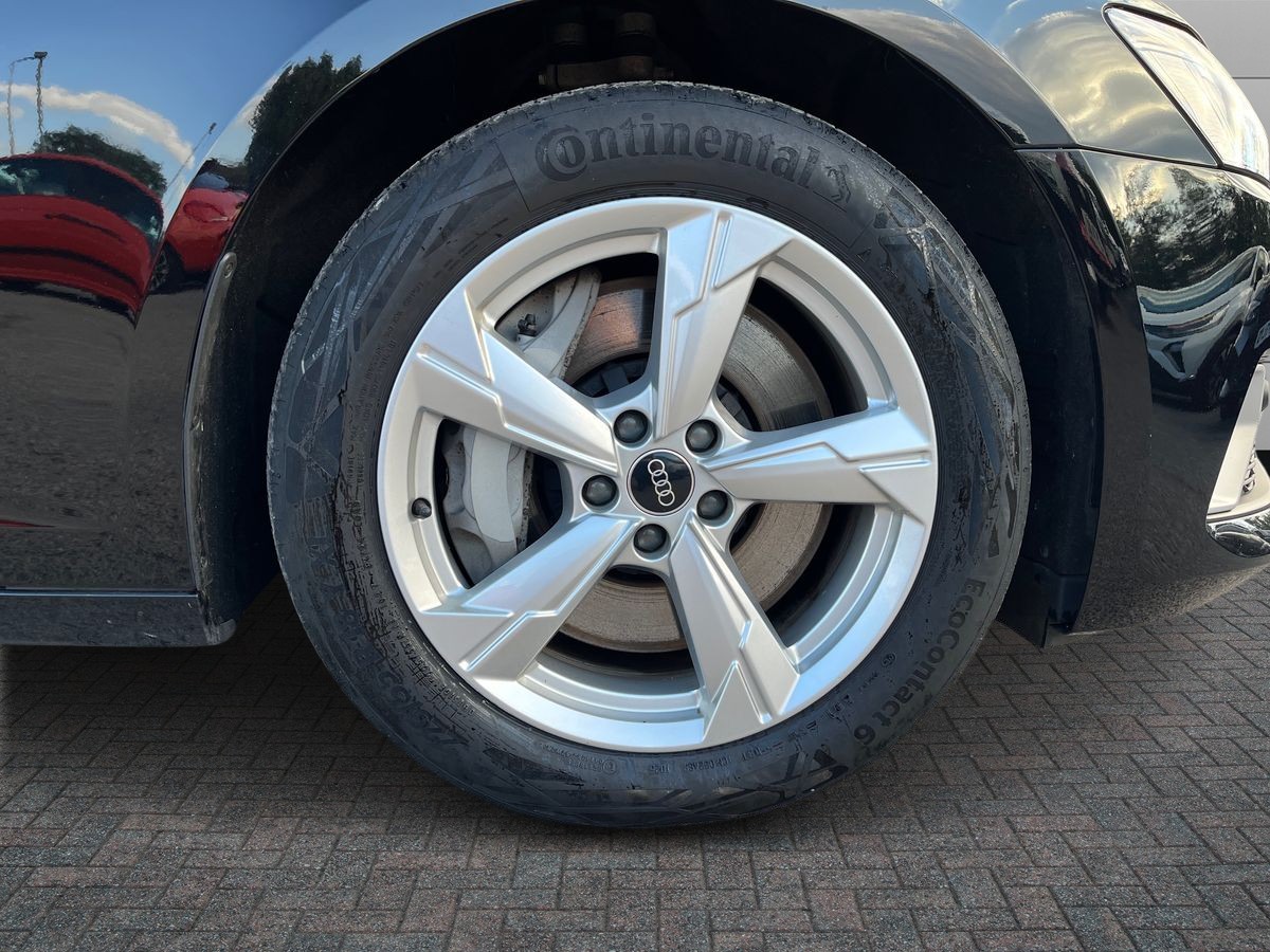 Audi A6 Saloon Photo 8