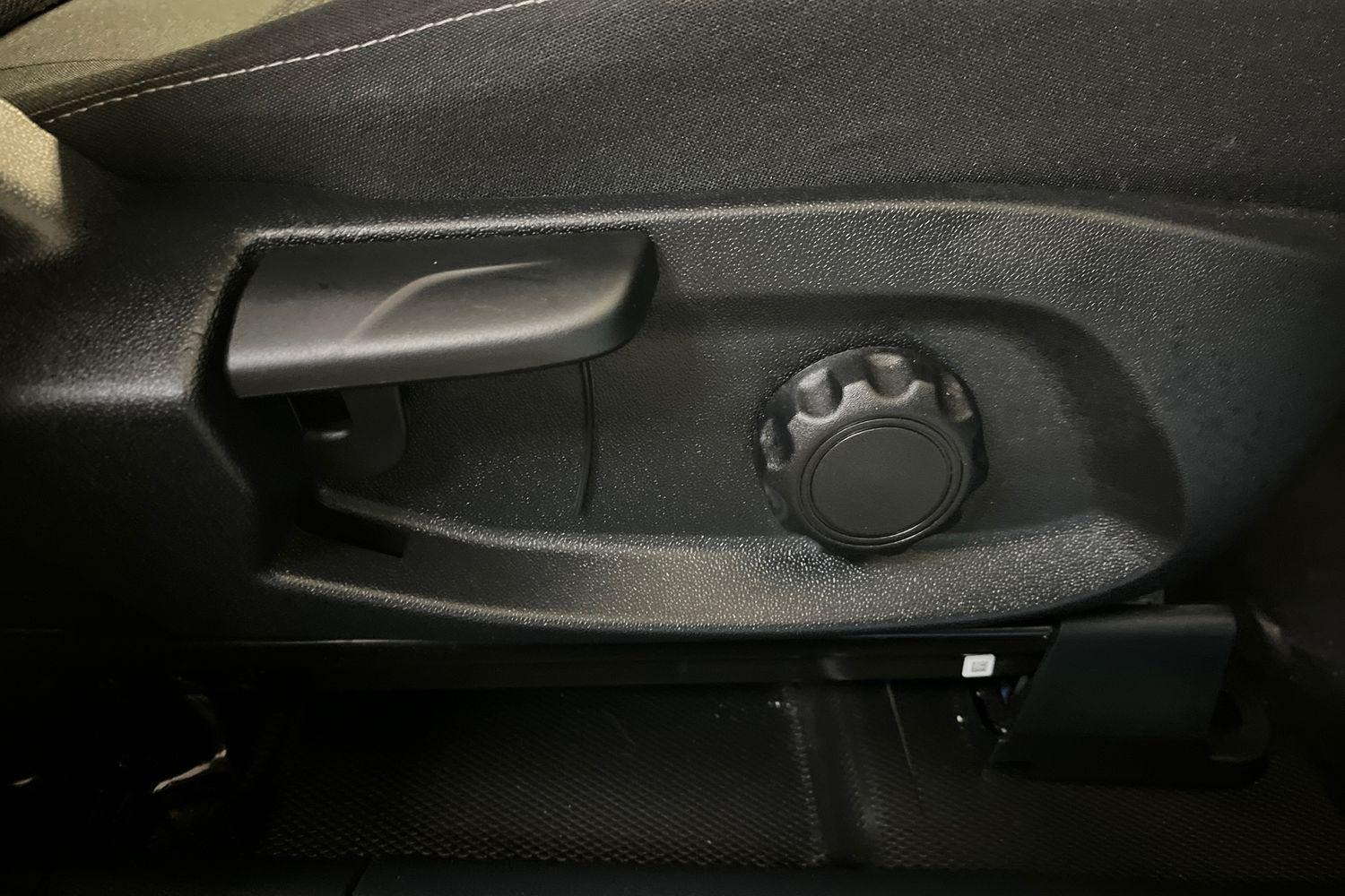 Ford E-Transit Courier Photo 32