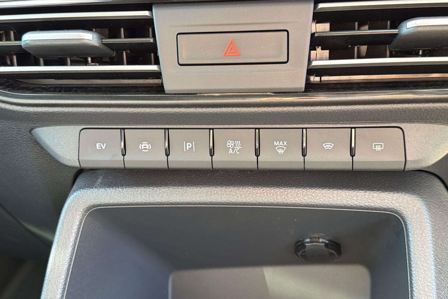 Ford TRANSIT CONNECT Photo 32