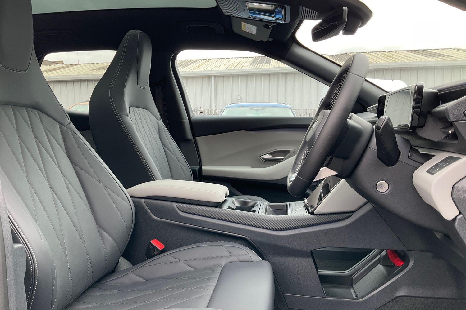 Ford Explorer Photo 16