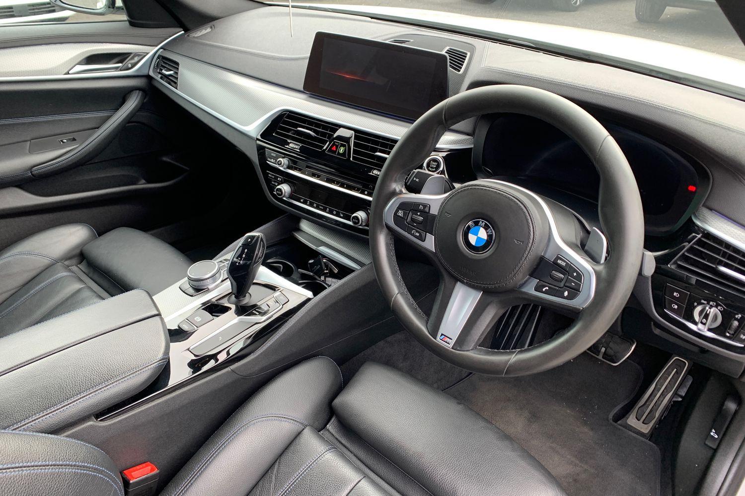 2019 BMW 5 Series 2.0 520d 190PS M Sport Saloon Diesel Auto in White with 66K + Upgraded Lip Kit with Alloys - vehicle photo 9 for sale on PureCar