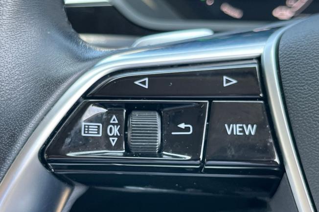 AUDI e-tron Photo 16