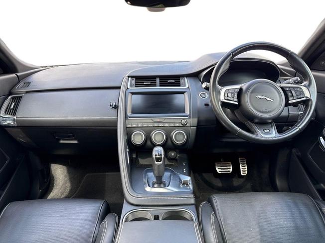 Jaguar E-PACE Photo 10